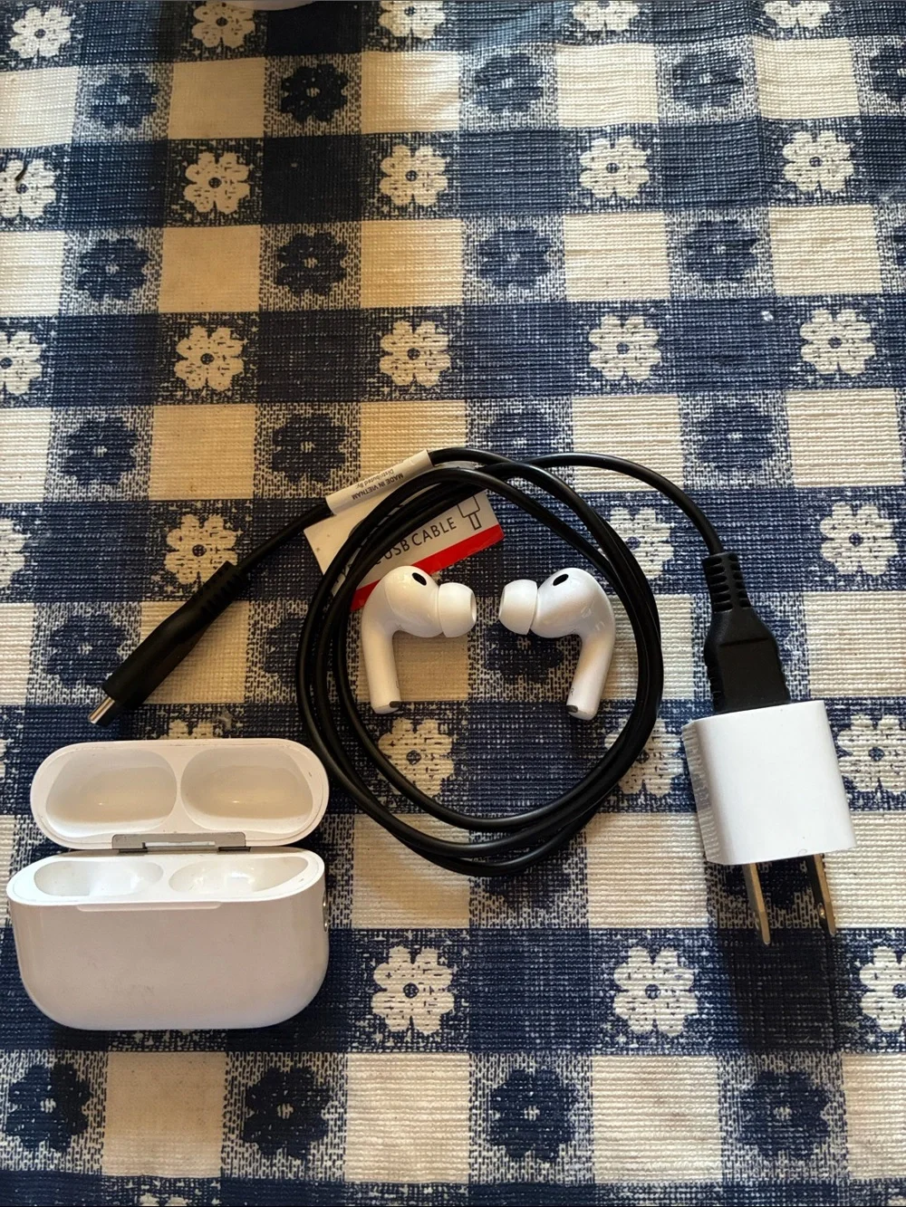 Apple White Wireless Earbuds with Charging Case, Cable & Wall Adapter